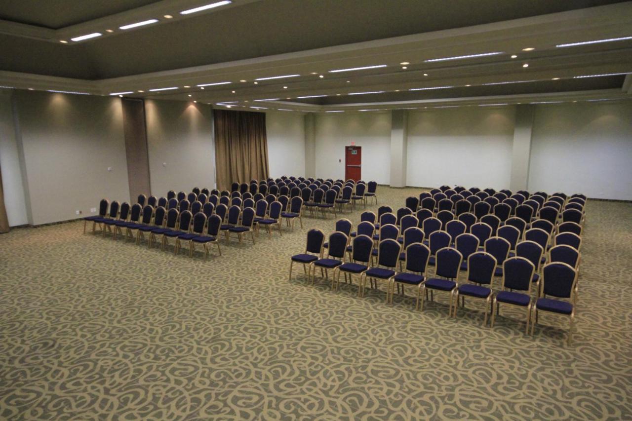 Crowne Plaza Aeropuerto By Ihg 5*